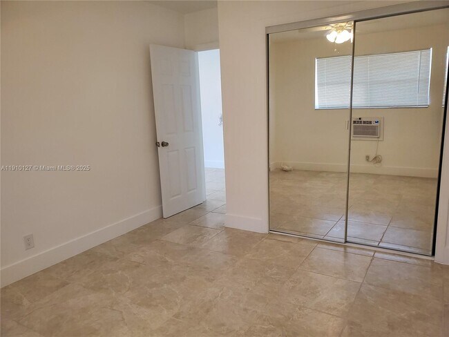 Building Photo - 26 SE 3rd Terrace