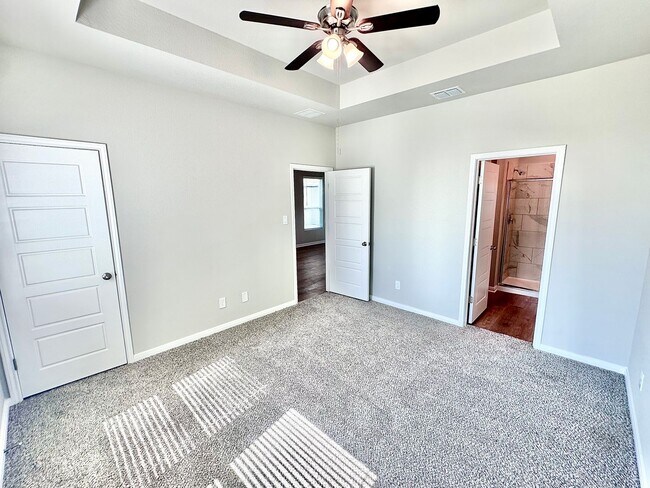 Building Photo - 383 Cross Barn Blvd