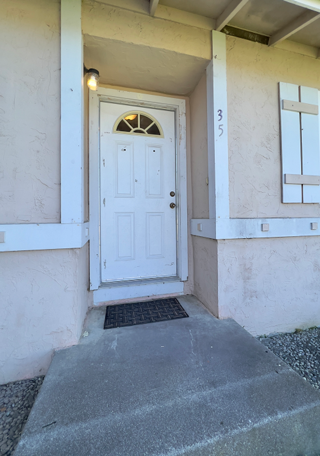 Building Photo - Renovated American Canyon Home Near School...