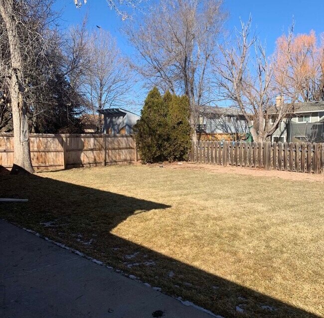 Building Photo - 818 Mansfield Dr