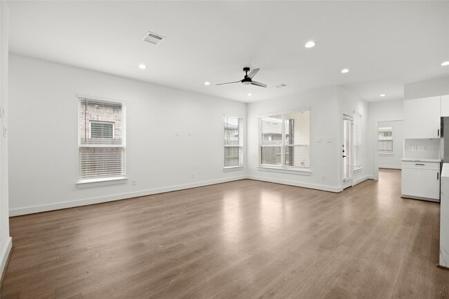 Building Photo - 2752 Sunny Briar Dr