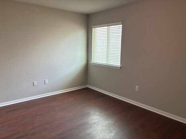 Building Photo - Beautiful 3BR 2.5BA Home w/ Community Pools and Trails • Granite Counters • Detached 2-Car in  Tu...