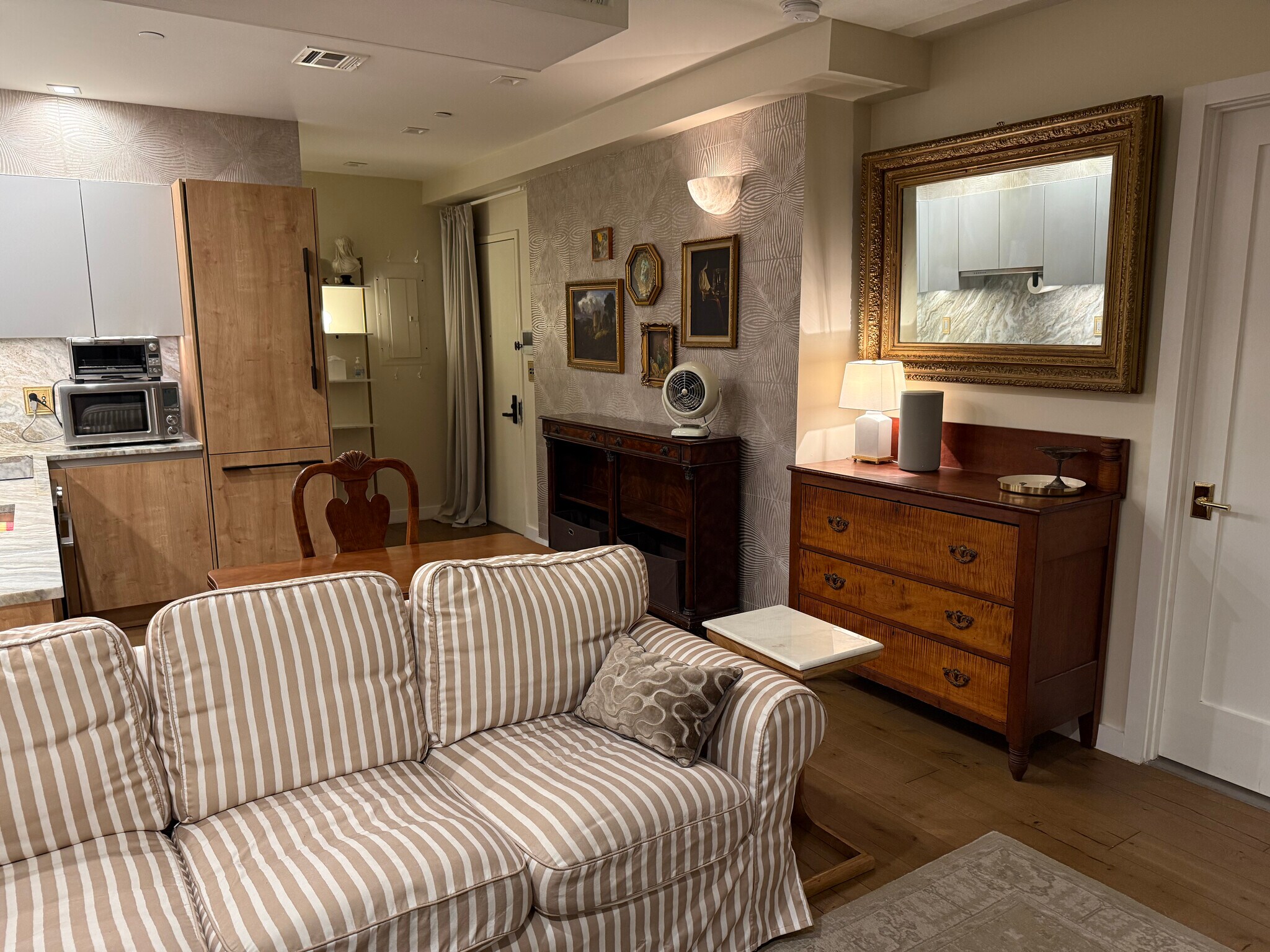 Building Photo - 44 Box St