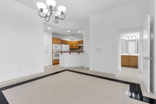 Building Photo - Two bedroom Park Avenue Condo/Freshly pain...