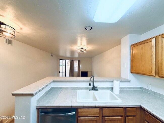 Building Photo - 5675 N Camino Esplendora
