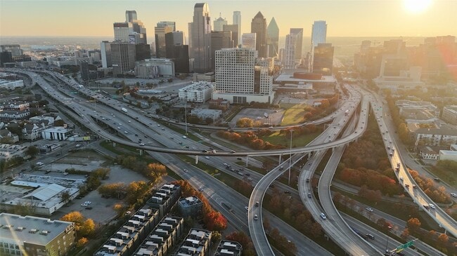 Building Photo - 3008 Zenia Dr