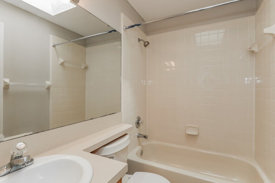 Building Photo - 3402 Westfield Dr