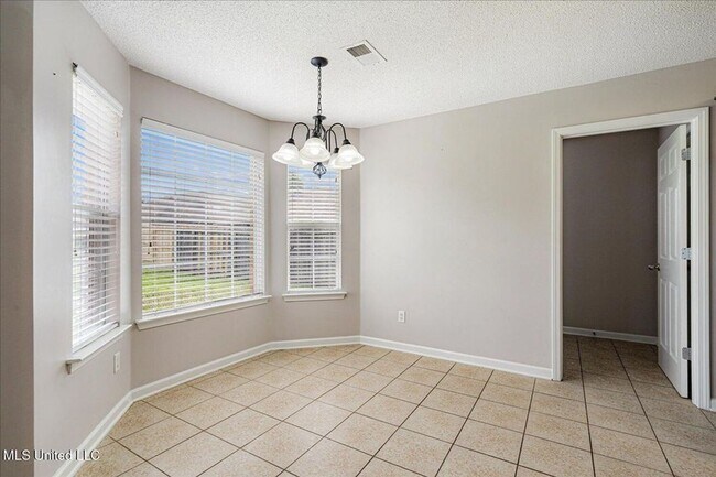 Building Photo - SNOWDEN GROVE Subdivision, 4 bedrooms