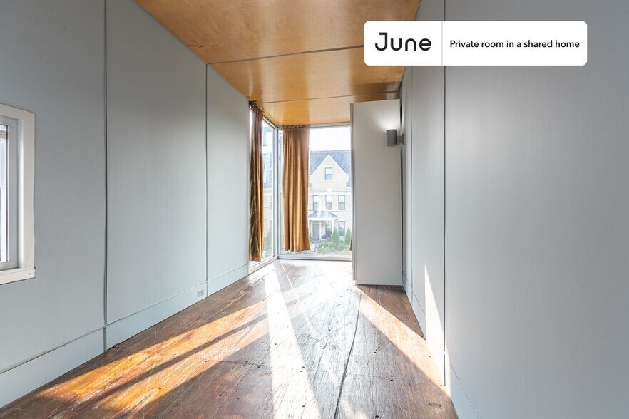 Building Photo - Room in Shared 6 bed/6 bath home