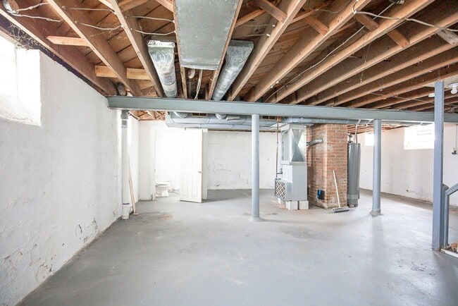 Building Photo - 2 BED 1.5  BATH BEAUTIFUL SINGLE FAMILY HO...