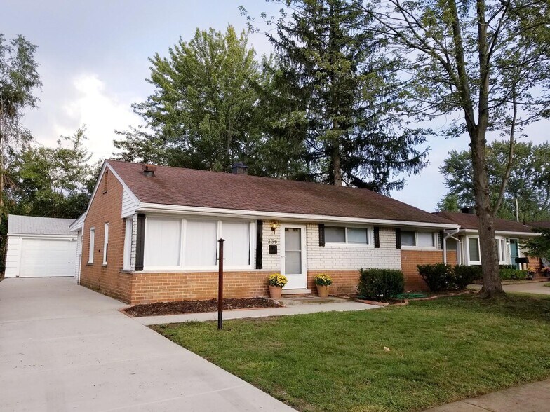 front - 336 Huntley Ave