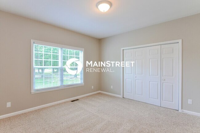 Building Photo - 4 Bedroom Pet-Friendly Home in Smithfield,...
