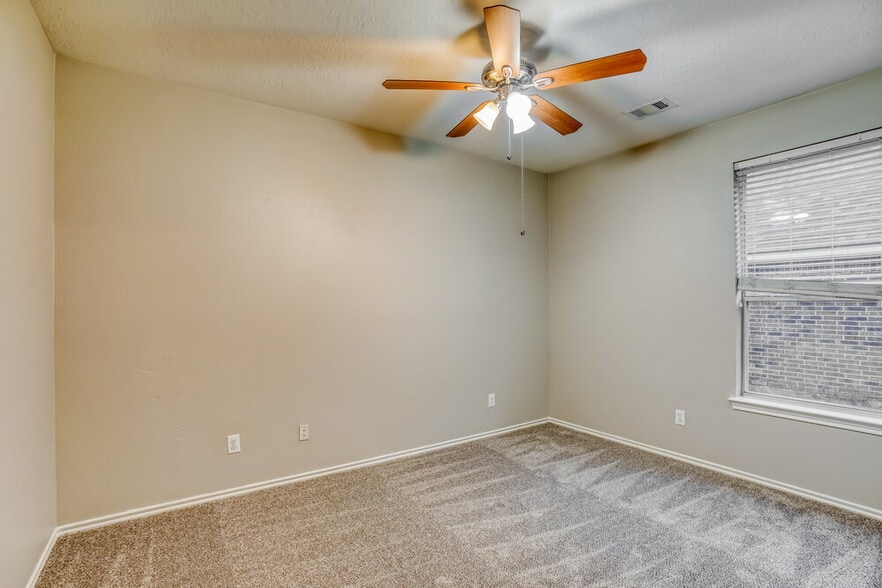 Building Photo - 8715 Elm Drake Ln