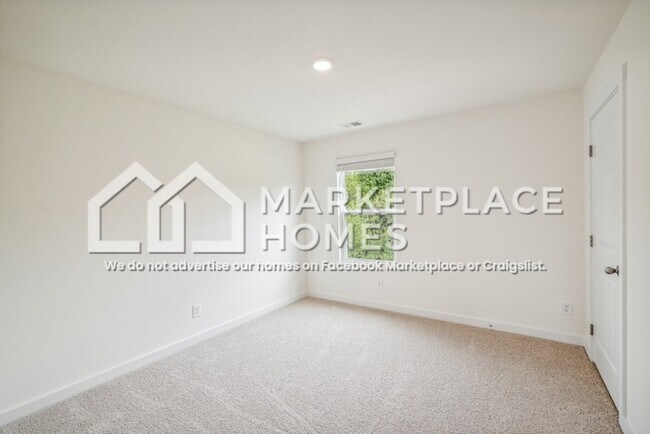 Building Photo - 4146 Hines Ln NE