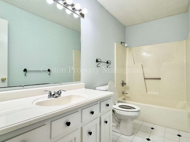 Building Photo - 307 Abbey Ln