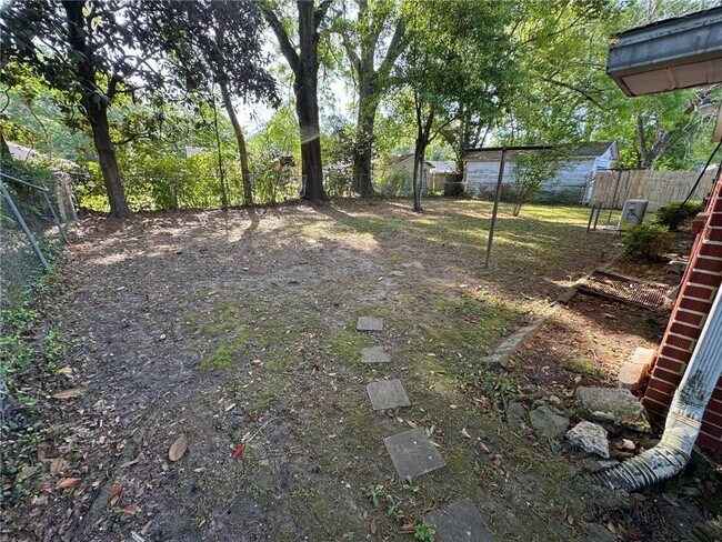 Building Photo - 713 Iris Ave