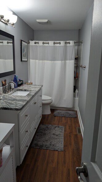 Master Bathroom - 2253 Petworth Ct