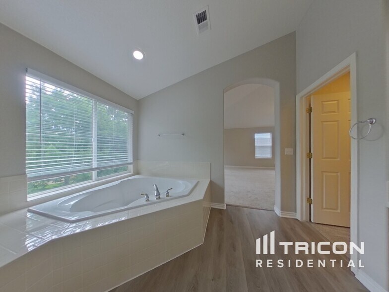 Building Photo - 17703 E Cloudberry Dr