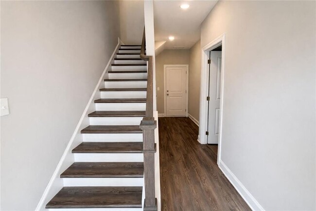 Building Photo - 1375 Walking Wy