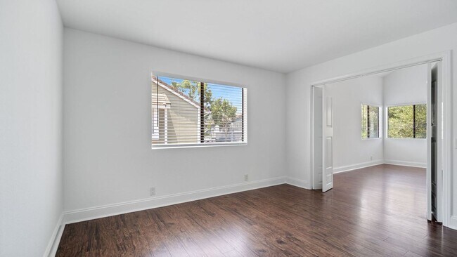 Building Photo - Upgraded 2-Bedroom Carriage Townhome with ...