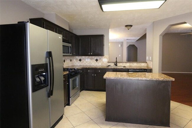 Building Photo - 10811 Burkes Garden Dr