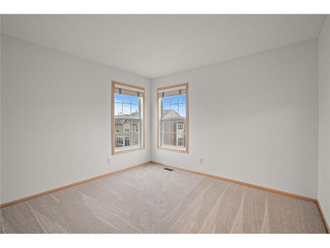 Building Photo - 9995 Wildflower Dr