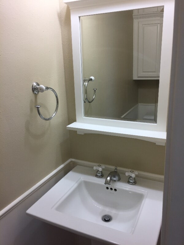 Building Photo - 14400 Montfort Dr