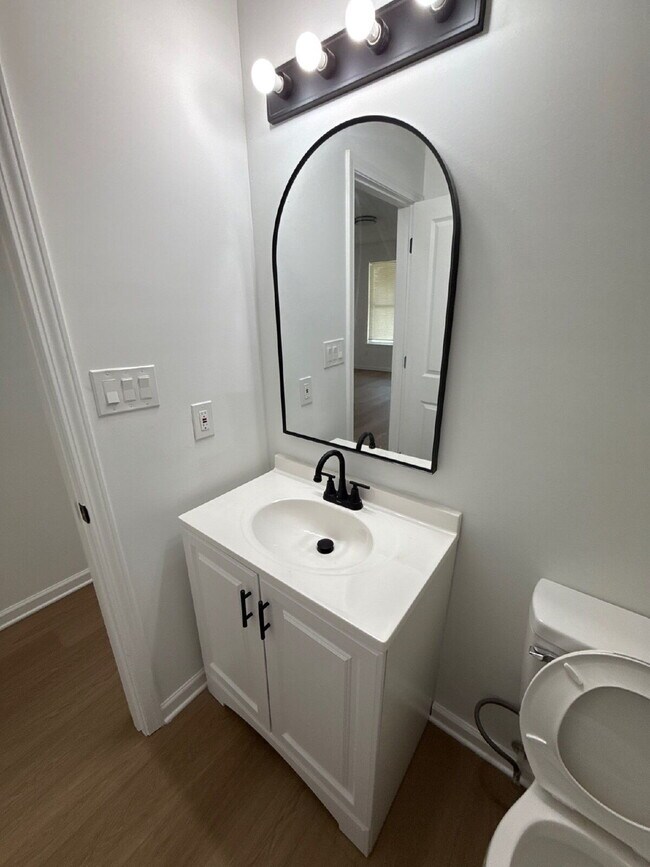 Building Photo - Fully Renovated Spacious 3BR in South Memphis – Section 8 Welcome