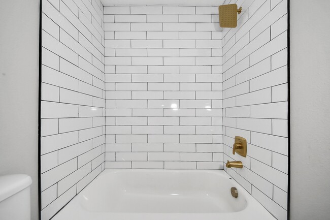 Building Photo - 807 Avenue J