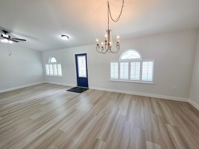 Building Photo - Beautiful 4 Bedroom in Gated Compass Pointe