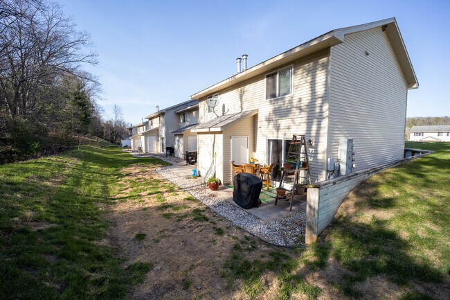 Building Photo - 3797 Vale Dr
