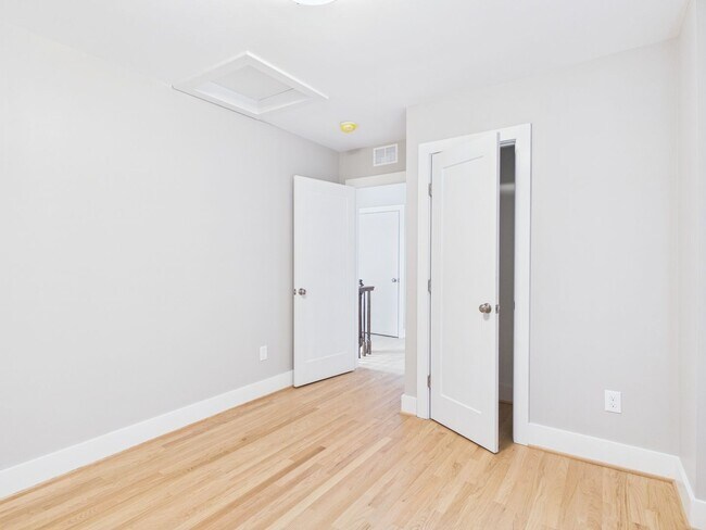 Building Photo - 7 E Franklin St