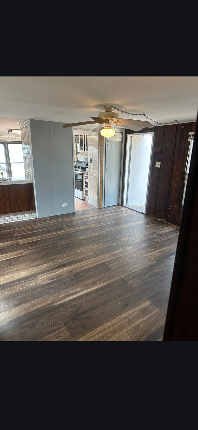 Building Photo - 8910 Via Ln