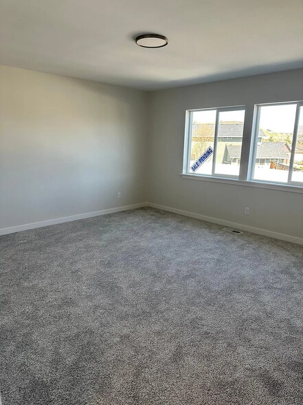 Building Photo - 910 Poplar Ave