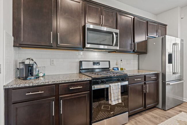 Building Photo - 1009 Chiles Dr