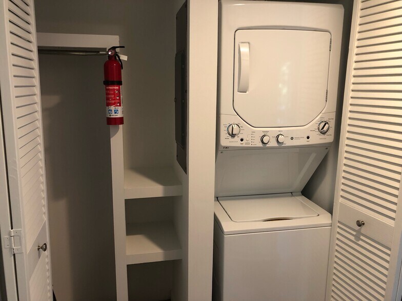 Building Photo - 250 Sugar Gum Ln