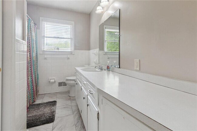 Building Photo - 3925 Chicamauga Dr