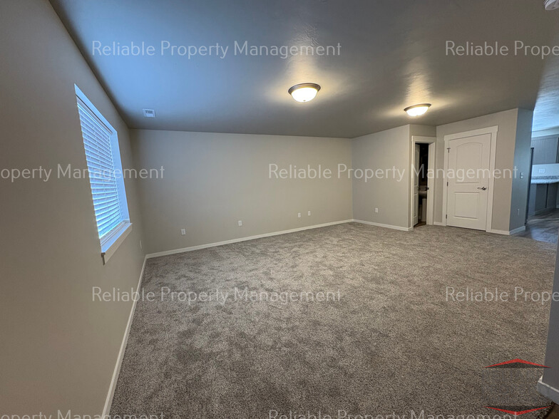 Building Photo - 2015 Lawrence Ln