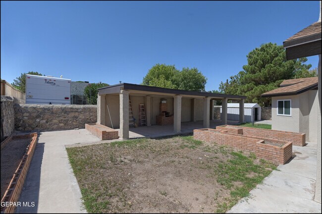 Building Photo - 129 Torrey Pines Dr