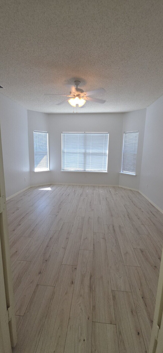 Building Photo - Beautifully Updated Arlington Home with Po...