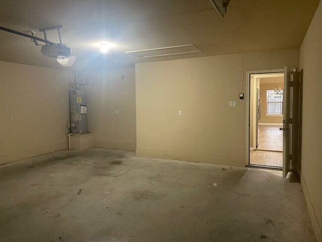Building Photo - 1106 Pine Hollow Ln