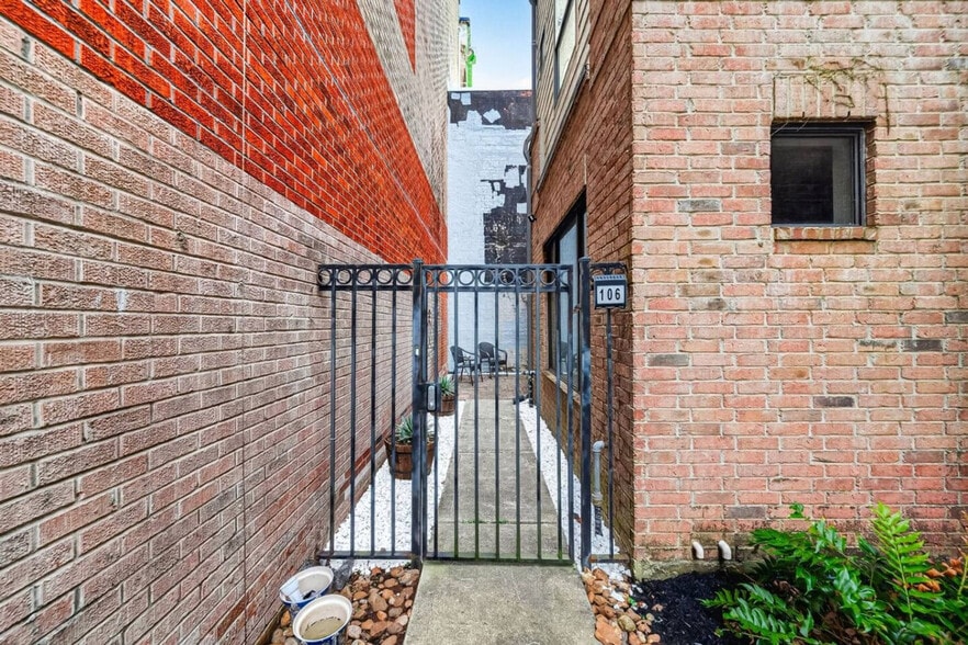 Building Photo - 2504 Rusk St