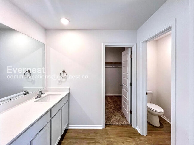 Building Photo - 4 Bed/2 Bath Home with 2-Car Garage / Pet-Friendly / Vouchers Accepted / Available Now!