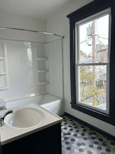 Bath - 407 Collicello St