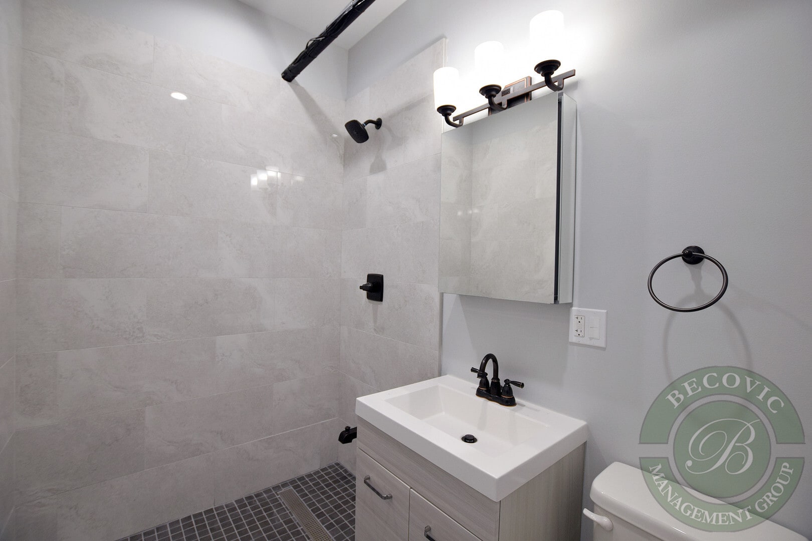 Building Photo - 6105 N Winthrop Ave