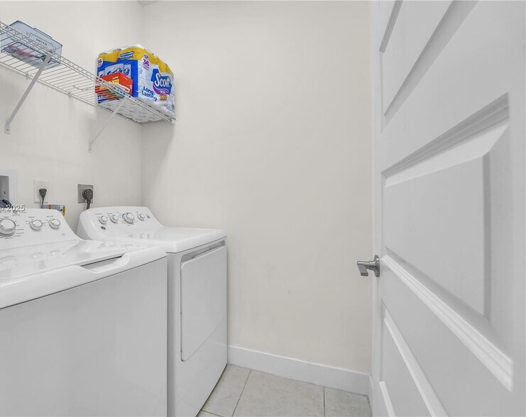 Building Photo - 15850 NW 91st Ct