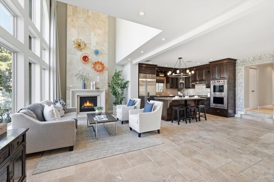 Building Photo - 5433 E The Toledo