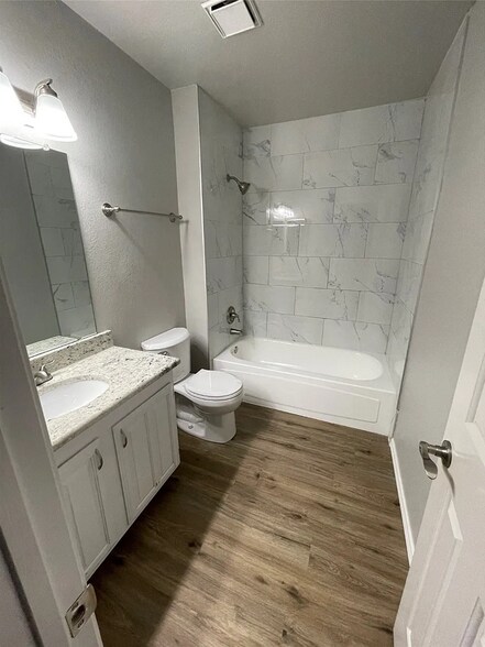 Building Photo - 500 Button Willow Ct