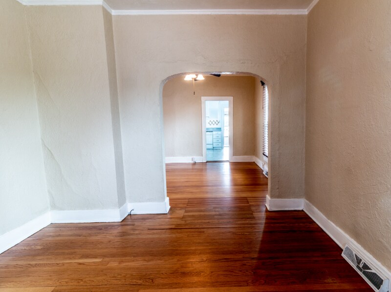 Building Photo - 1314 E Platte Ave