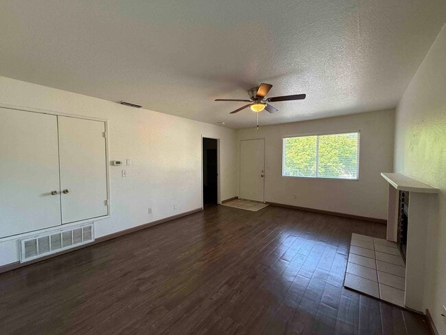 Building Photo - 2 Bed 2 Full Bath Condo